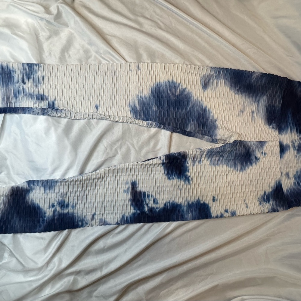 Whisper Blue and White Tie-Dye Textured Leggings